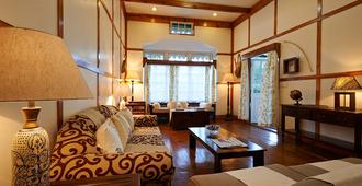 Cafe Shillong Bed & Breakfast - 西隆 - 客廳