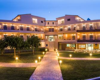 Paradise Resort - Foinikounta - Edificio