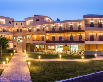 Paradise Resort - Foinikounta - Bâtiment