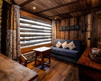Hotel Du Grand Paradis - 1899 Auberge Boutique - Cogne - Living room