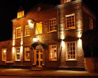 Hare & Hounds Hotel - Newbury - Building