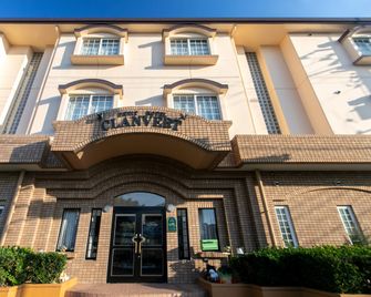 Petit Hotel Clanvert - Hagi - Gebäude