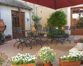 B&B Des Histoires d'Anges - Côté Jardin - Accueil Vélo - Tournus - Patio