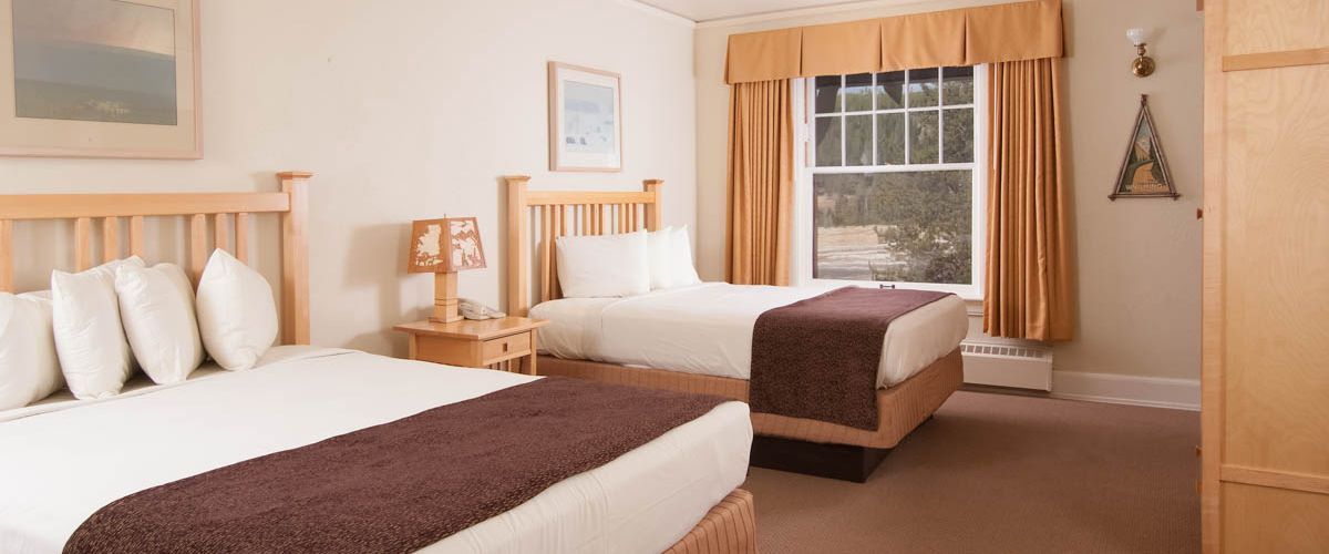 Old Faithful Inn Inside The Park Ab 132 Hotels In West Yellowstone Kayak