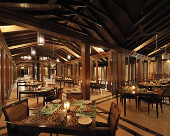 فيلا نوتيكا بارادايس أيلاند ريزورت - لانكانفينولهو - مطعم