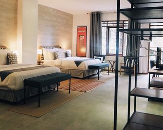Sandalwood Boutique Hotel - Lembang - Slaapkamer