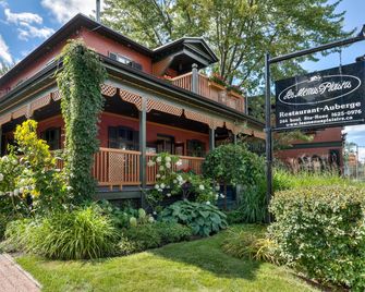 Les Menus Plaisirs - Laval - Toà nhà
