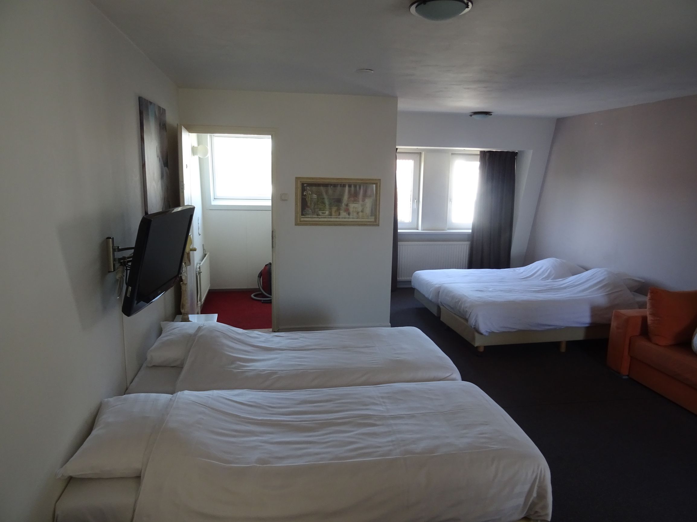 فندق كافيه ريستورانت أبينا