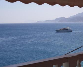 Antonios Rooms - Akrata - Balcony