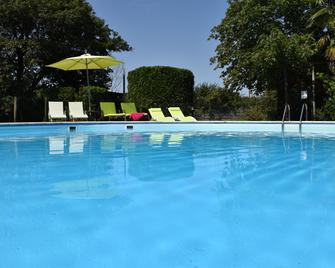 Domaine de Bellevue Cottage, Chambres d'Hôtes - Lembras - Pool