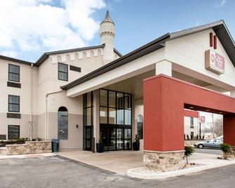 Best Western Plus Grand Castle Inn & Suites Grand Rapids West - Grandville - Building
