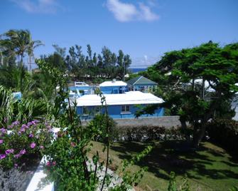 Blue Horizons Guest House - Room #8 - Hamilton - Building