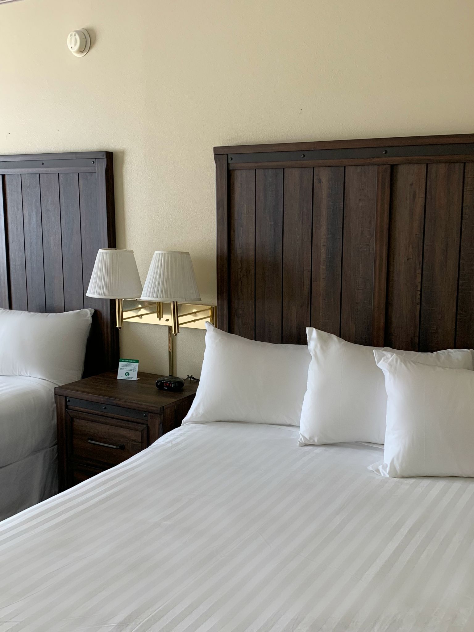 Yellowstone Lodge - ווסט ילוסטון - חדר שינה