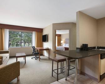 Ramada by Wyndham Toms River - Toms River - Room amenity