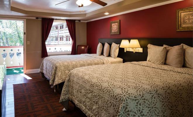 Riverbend Motel Cabins 65 1 3 3 Helen Hotel Deals