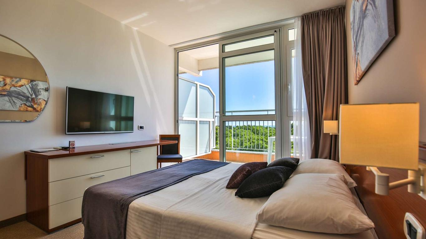Arena Hotel Holiday