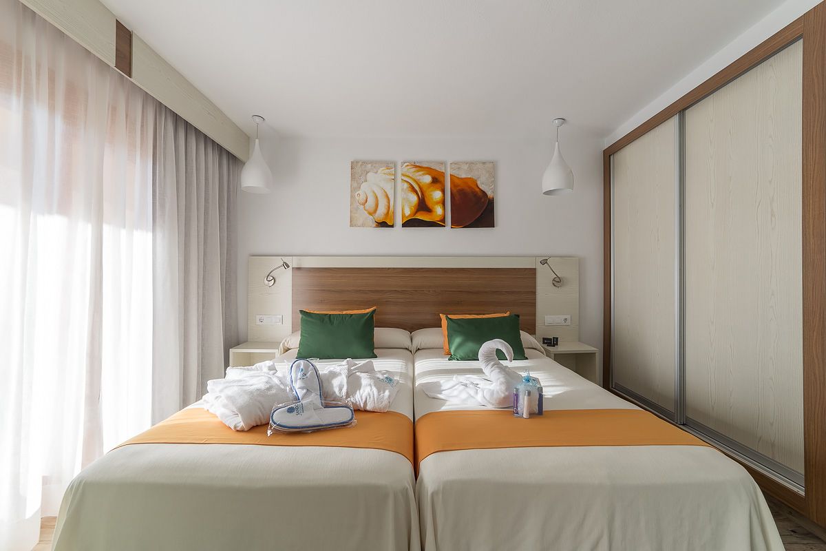 Sandos Benidorm Suites - Benidorm - Bedroom