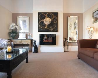 Clifton Villa - Southport - Living room