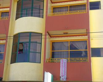 Residencial La Cabaña-Hostel - Uyuni - Edificio