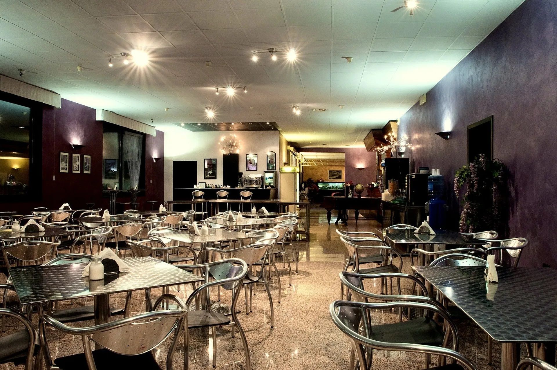 هوتل إيروني