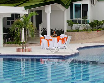 Hotel Iraqúa - Acacías - Piscina