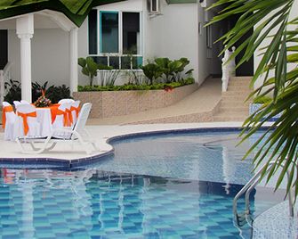 Hotel Iraqúa - Acacías - Piscina