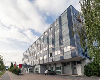 Ramada by Wyndham Hannover - Laatzen - Building