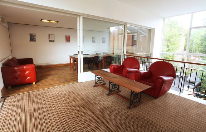 Hillspring Lodge - London - Living room