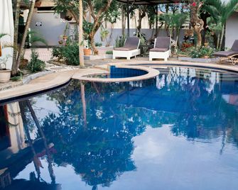 Lovina Vibes Hotel - Buleleng - Piscina