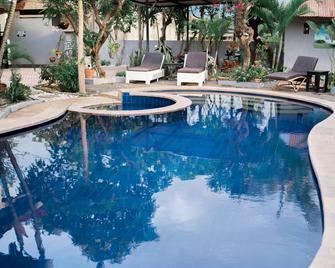 Lovina Vibes Hotel - Buleleng - בריכה