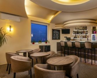 City Hotel Miskolc - Miskolc - Bar