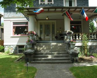 Windsor Guest House - Vancouver - Building
