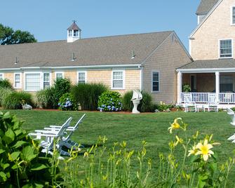Beach Breeze Inn - Falmouth - Rakennus