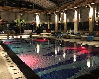 The Excelton Hotel - Palembang - Pool