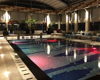 The Excelton Hotel - Palembang - Piscina