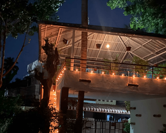 Remasailam - טריבאנדרום - בניין