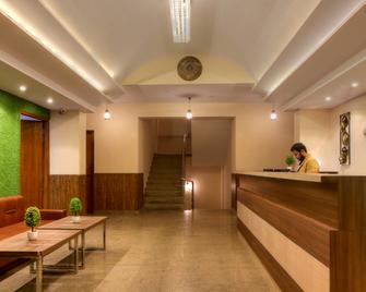 Atithi Suites - An Ahg Hotel - Greater Noida - Lobby