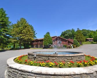 Roaring Brook Ranch Resort & Conference Center - Lake George - Edifício