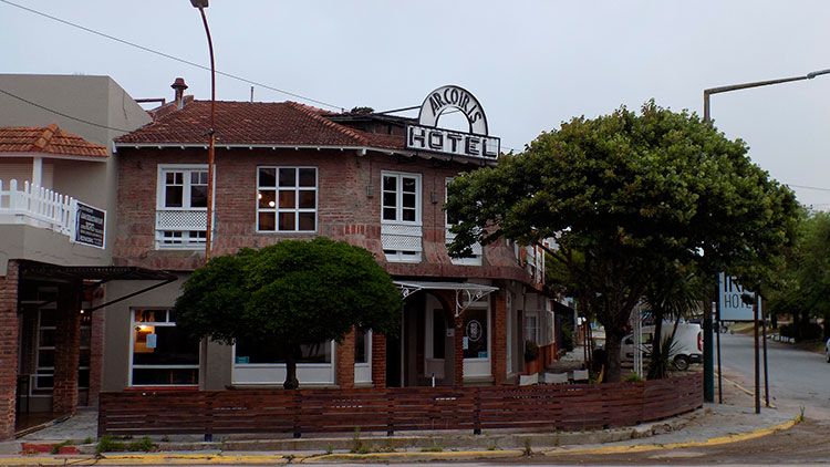 Hotel Arcoiris En 26 6 4 Villa Gesell Hoteles Kayak Aire ac desayuno cont estacionamiento parrillas wifi fib opt carpa en balneario wp 1149751491 linktr.ee/arraialhotel. hotel arcoiris en 26 6 4 villa