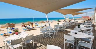 法羅海灘俱樂部酒店 - 法洛 - 法魯 - 餐廳