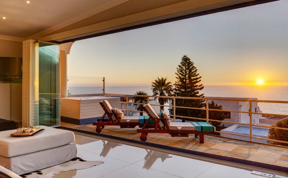 Highgrove House Country Hotel, Restaurant, Farm & Spa - הייזיוויו - מרפסת