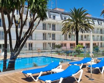 Hotel Nuevo Vichona - סנשנשו - בניין