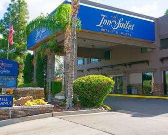 Hotel Tempe/Phoenix Airport InnSuites at the Mall - Tempe - Building