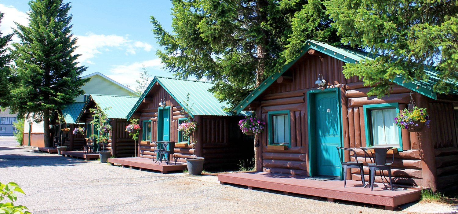 Moose Creek Cabins 5 724 1 9 6 2 4 West Yellowstone Hotel Deals Reviews Kayak