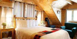 Moose Creek Cabins - West Yellowstone - Bedroom