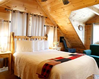 Moose Creek Cabins - وست يلوستون - غرفة نوم