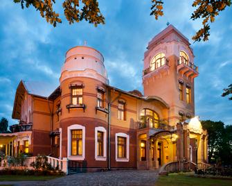 Villa Ammende Restaurant and Hotel - Pärnu - Toà nhà