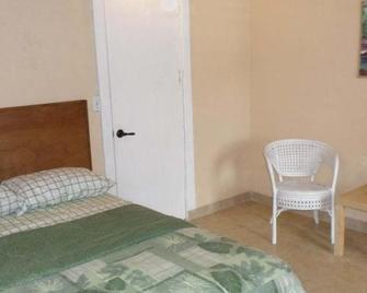 At Richmond Inn, You Will Find Comfort And Clean Rooms. - Christiansted - Soveværelse
