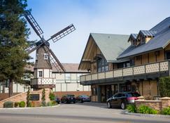 Kronborg Inn - Solvang - Building