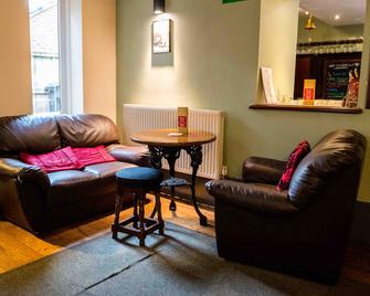 Narrowboat Inn - Middlewich - Living room